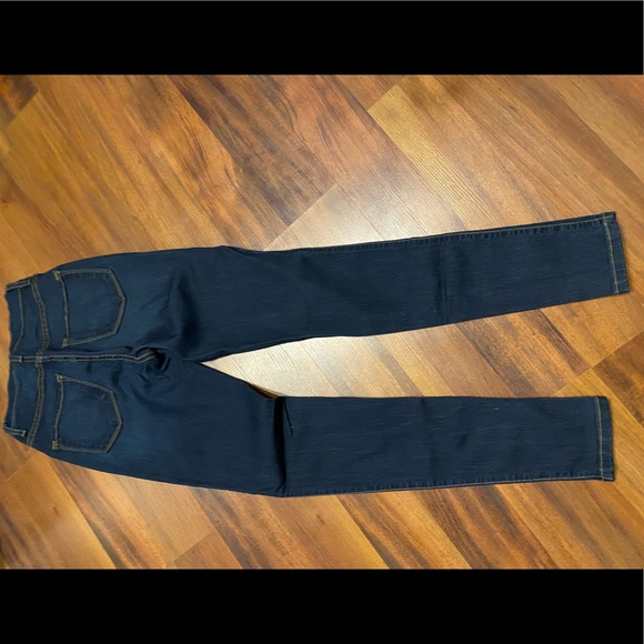 Fashion Nove size 5 (W26) never worn jeans - Picture 3 of 8